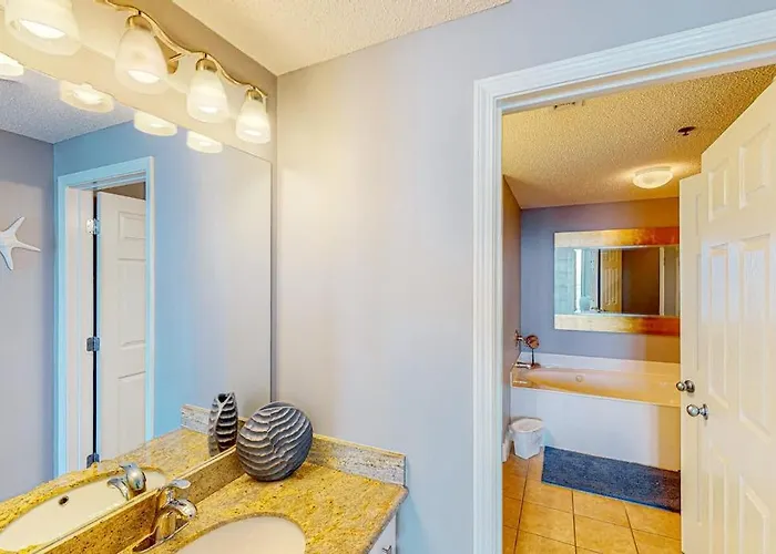 Holiday home Oceanfront With Pools Hot Tub Tennis & Gym - Easy Access *