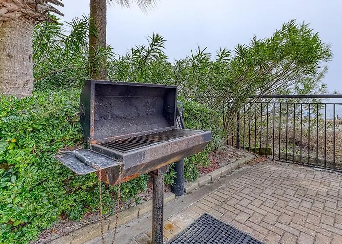 Oceanfront With Pools Hot Tub Tennis & Gym - Easy Access Holiday home *